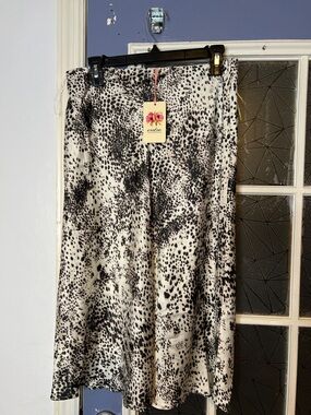 Entro large Black and White Animal Print Midi Skirt NWT